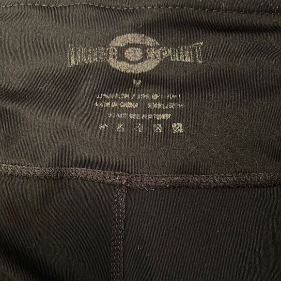 Tribal Print Athletic Capris Leggings - Picture 5 of 5